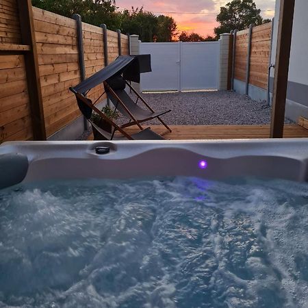 A Fleur De Spa : Maison Chaleureuse Avec Spa Privatif Et Billard. Coulogne Eksteriør bilde